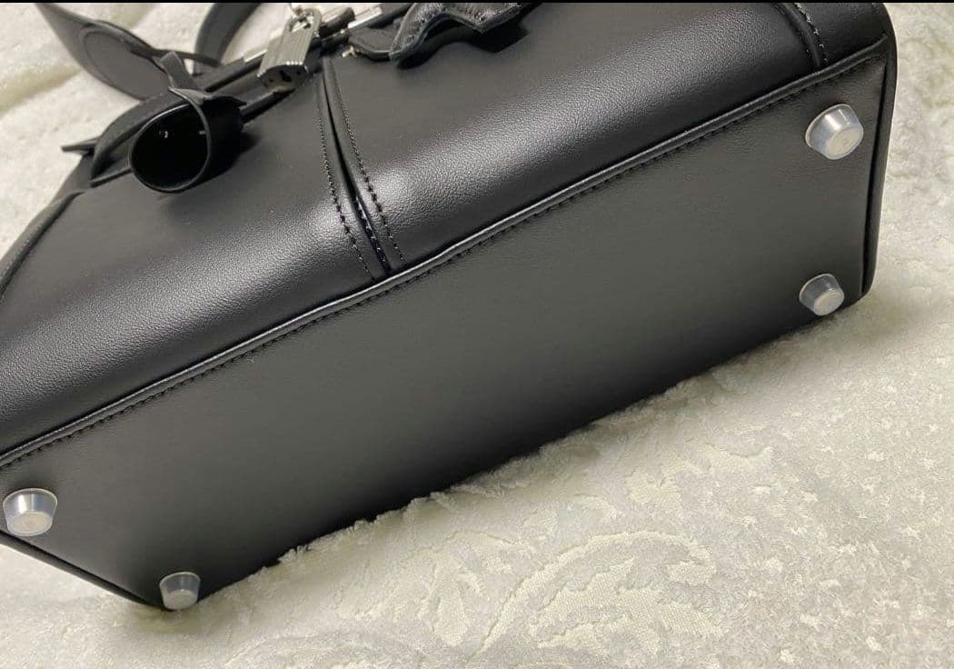 本革　ショルダーバック