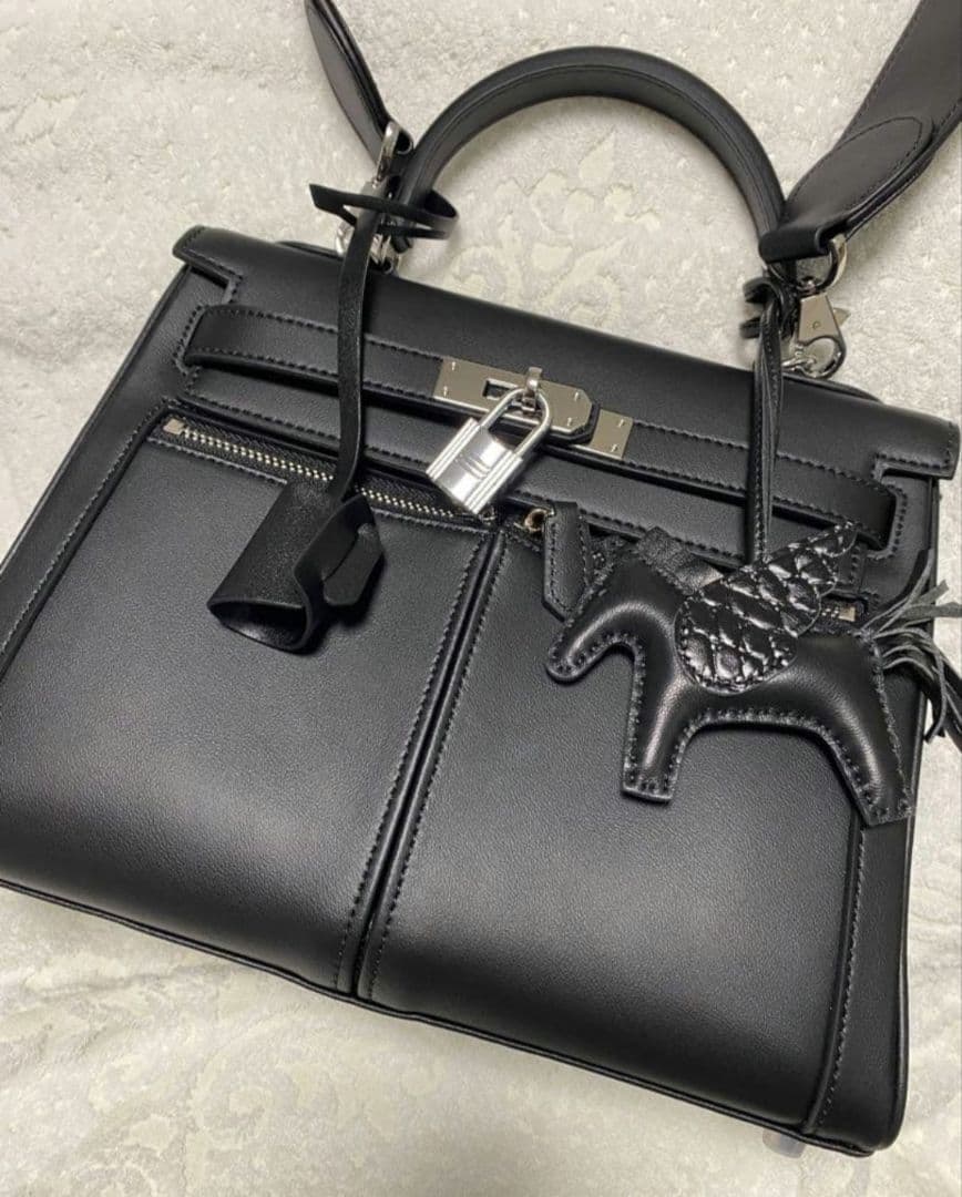 本革　ショルダーバック