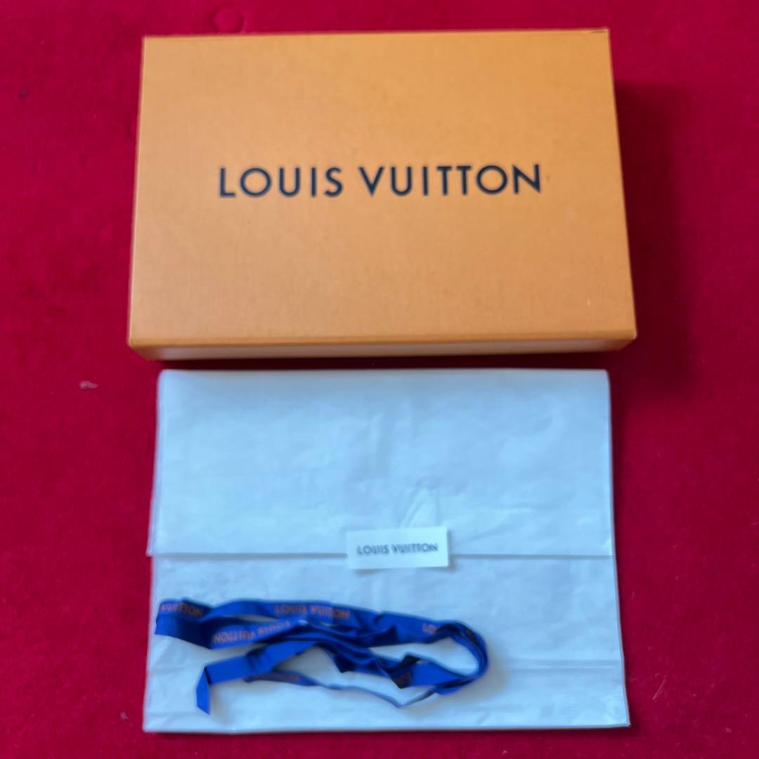 ヴィトン エシャルプ ロゴマニア マフラー 国内正規品