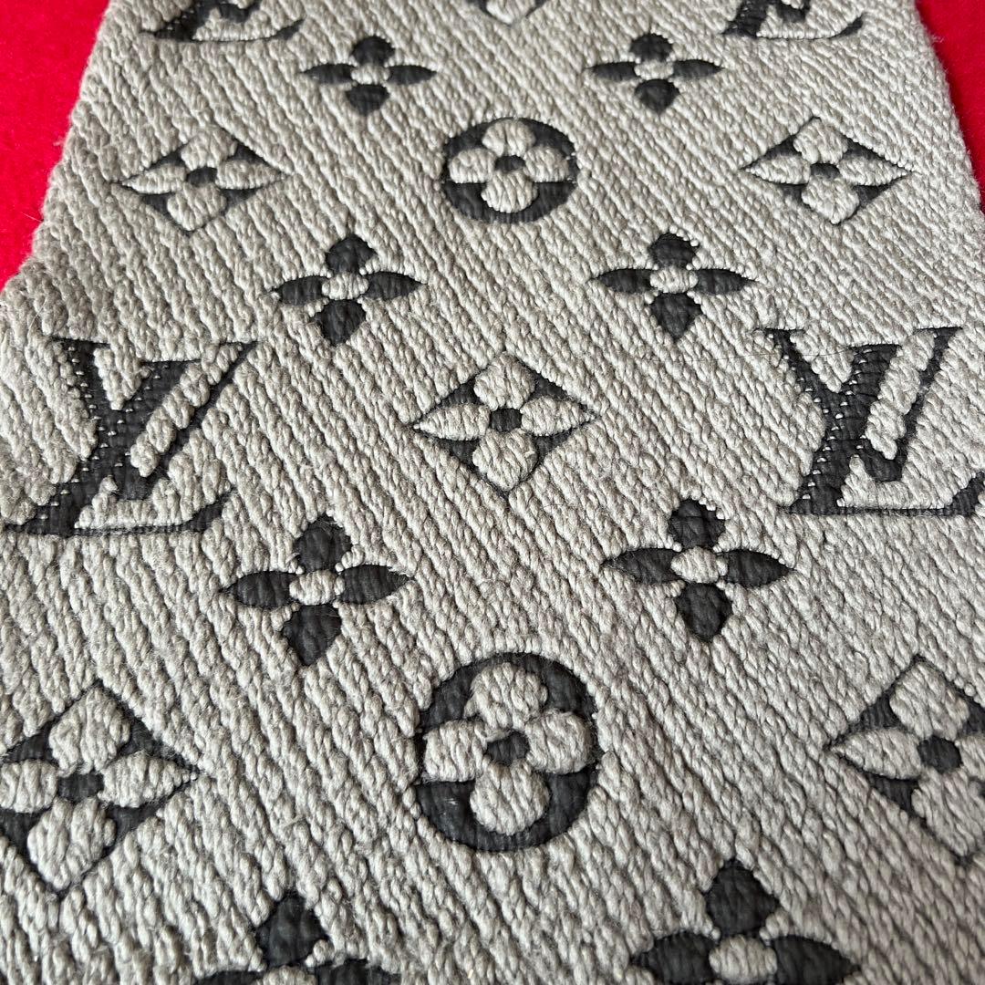 ヴィトン エシャルプ ロゴマニア マフラー 国内正規品