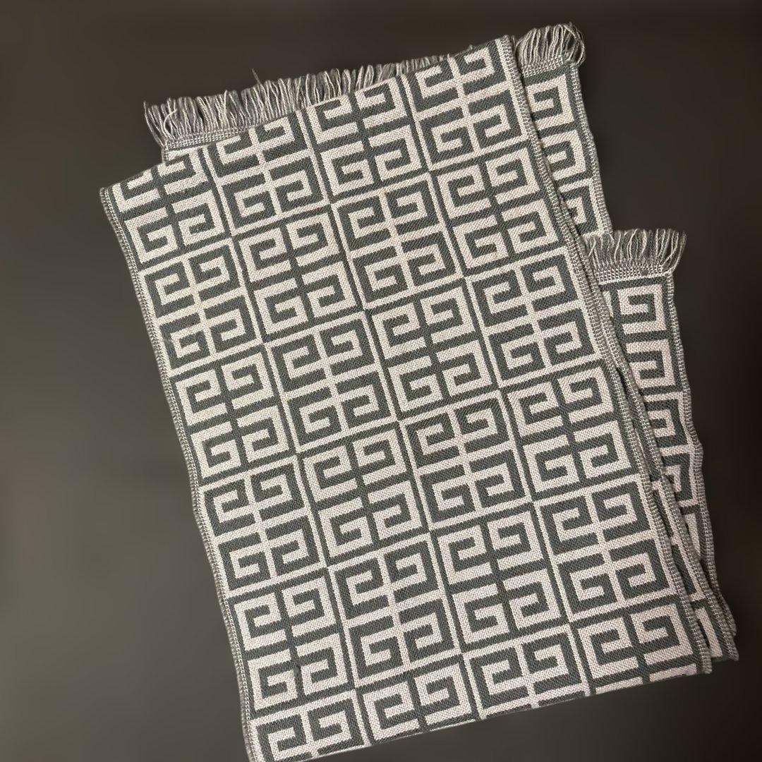 GIVENCHY ジバンシー ロゴ　ウールマフラー　グレーカラー　ユニセックス