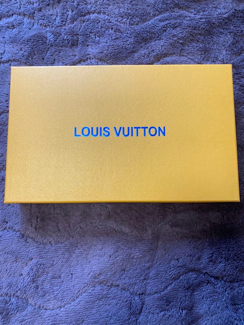 LOUIS VUITTON エシャルプロゴマニア