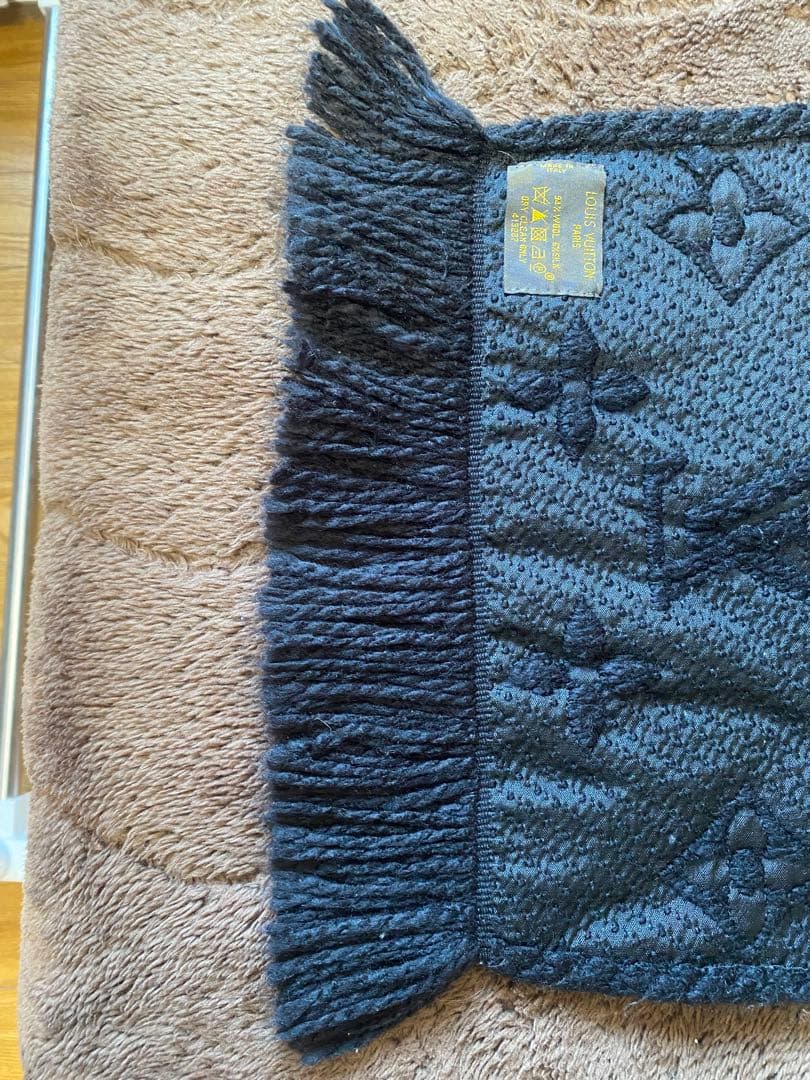 LOUIS VUITTON エシャルプロゴマニア