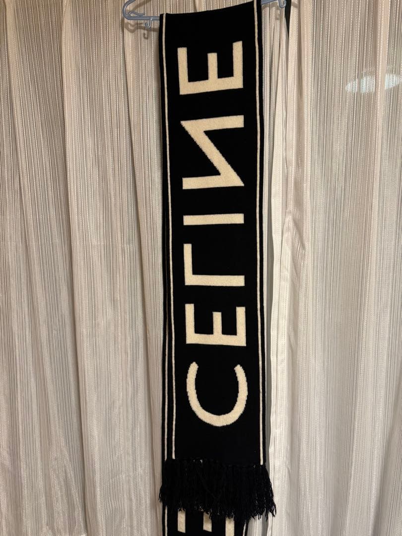 CELINE フリンジ付きマフラー ブラック/ホワイト