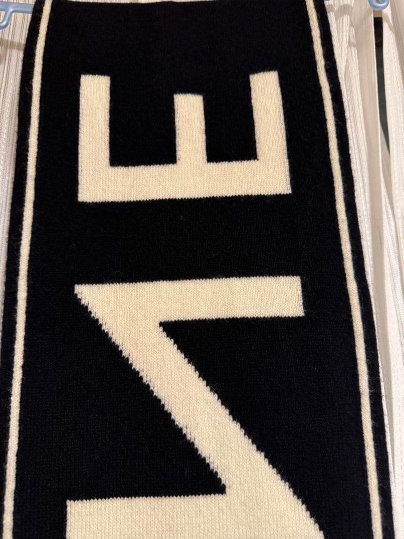 CELINE フリンジ付きマフラー ブラック/ホワイト