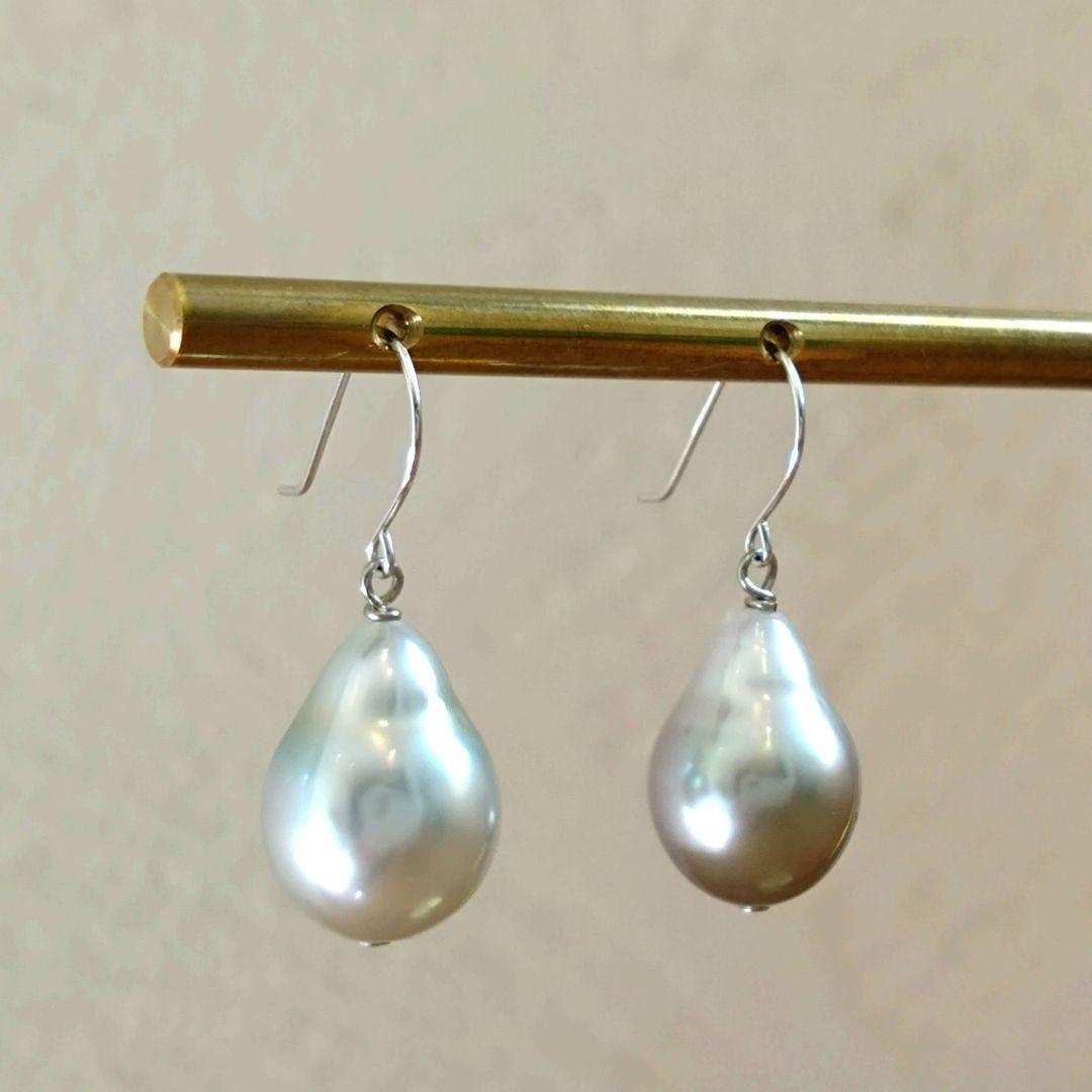 南洋パール　ティアドロップ　フックピアス　K18WG　ライトグレー