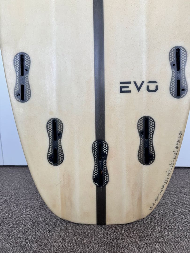 【中古品】ファイヤーワイヤーサーフボード TOMO EVO ショート(ケース付)