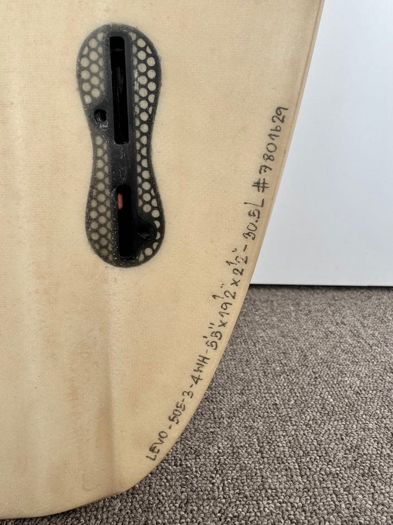 【中古品】ファイヤーワイヤーサーフボード TOMO EVO ショート(ケース付)