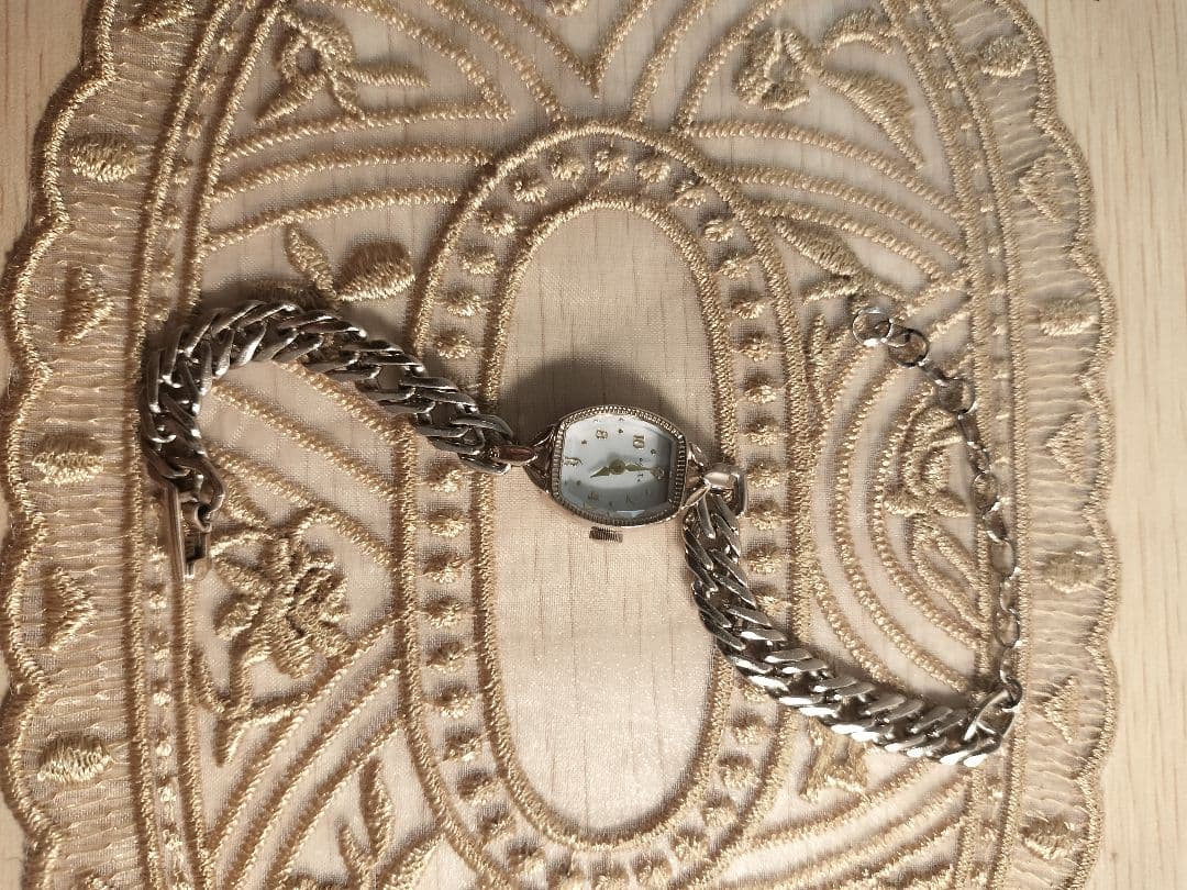 [新品未使用]agete トノーフェイスジュエリーウォッチ