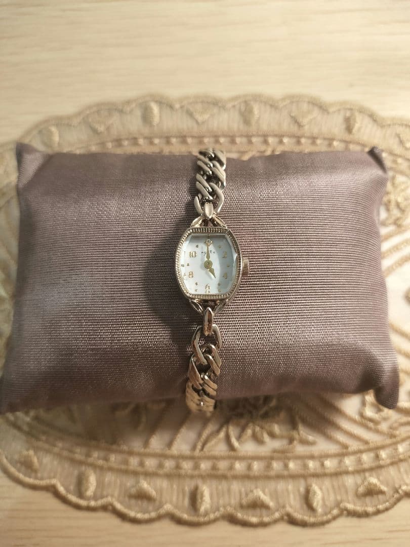 [新品未使用]agete トノーフェイスジュエリーウォッチ