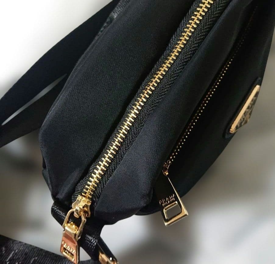 M*4様 PRADA ノベルティ ショルダーバッグ ブラック