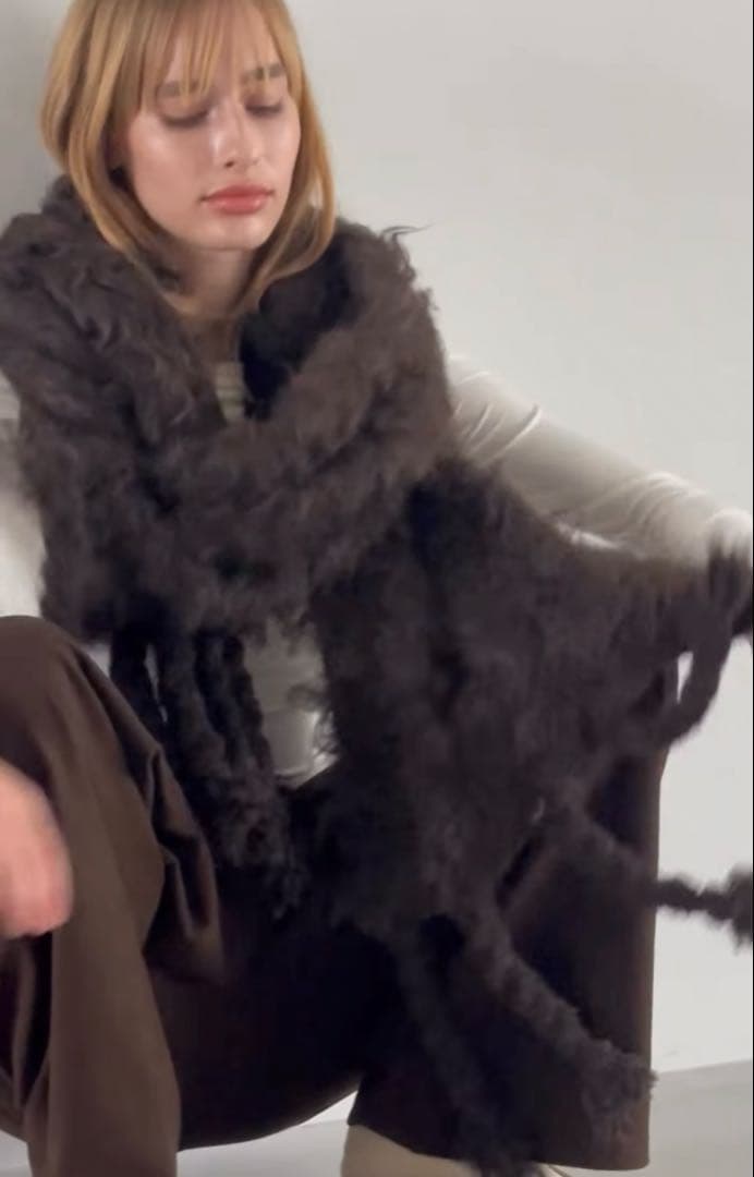 美品　determ; マフラー　リサイクルヤーンシャギーニットスカーフ　カカオ