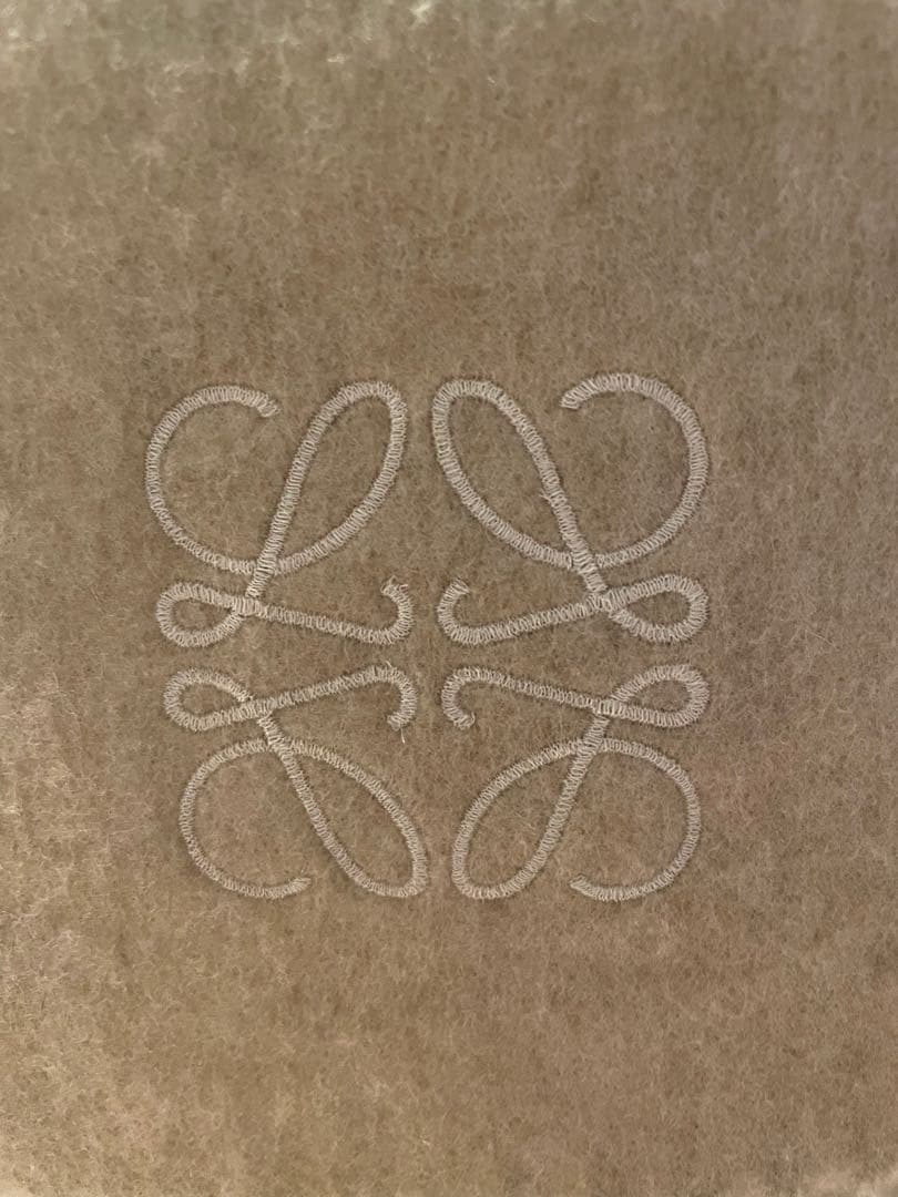 【もも】　ロエベ バイカラーマフラー