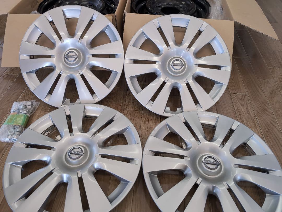 キャラバン　新車取り外し　15インチ スチールホイール×ホイールキャップセット②