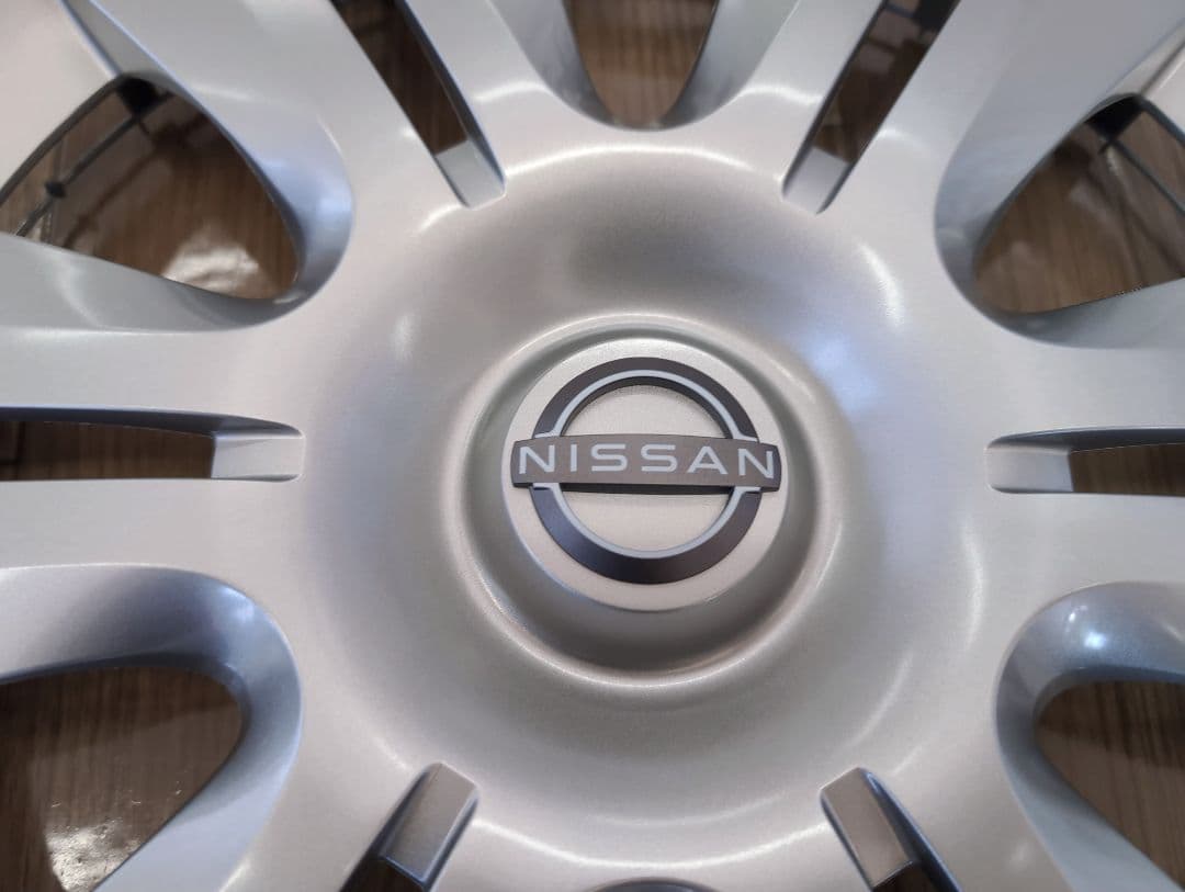 キャラバン　新車取り外し　15インチ スチールホイール×ホイールキャップセット②