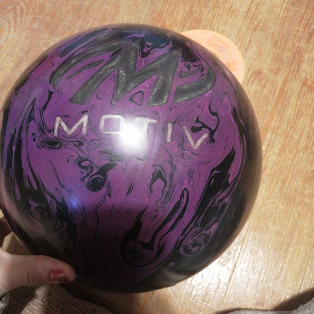 MOTIV ジャッカルゴースト15ポンド　ボウリングボール