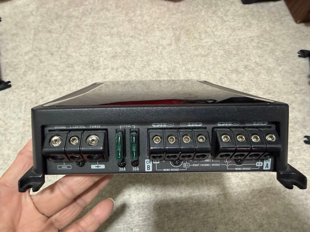 carrozzeria GM-D7400 4チャンネルアンプ②