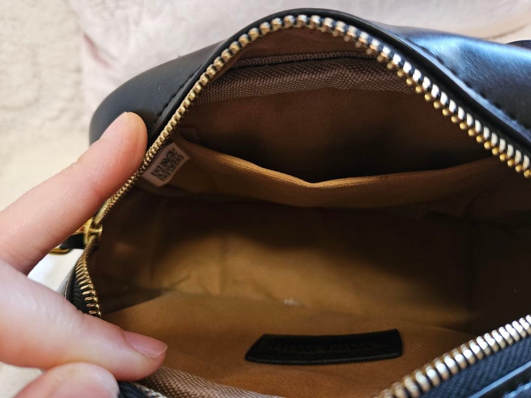 MIU MIU ブラック ショルダーバッグ