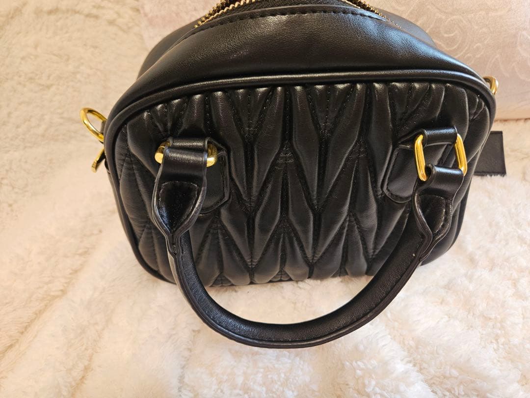 MIU MIU ブラック ショルダーバッグ