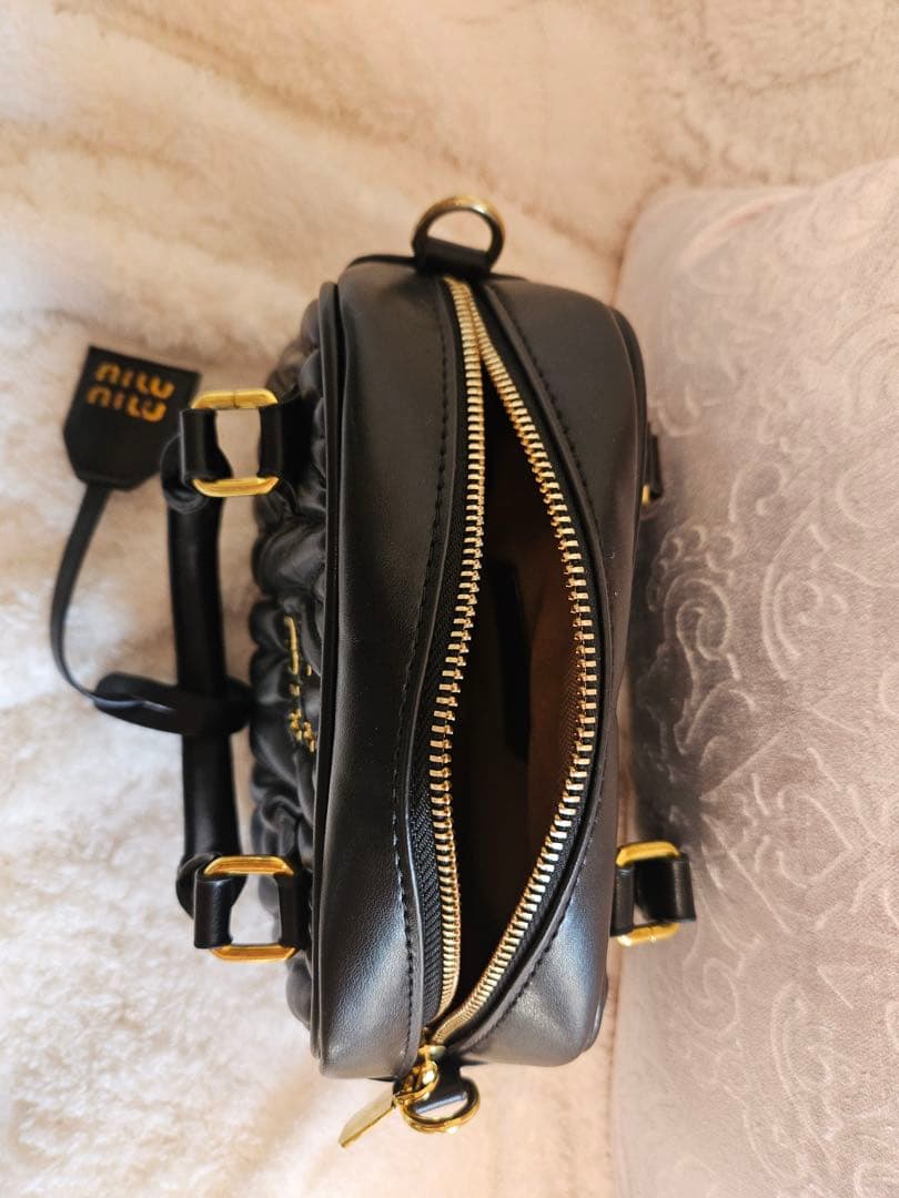 MIU MIU ブラック ショルダーバッグ