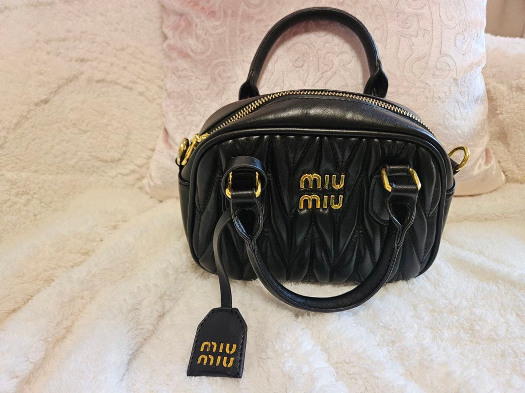 MIU MIU ブラック ショルダーバッグ