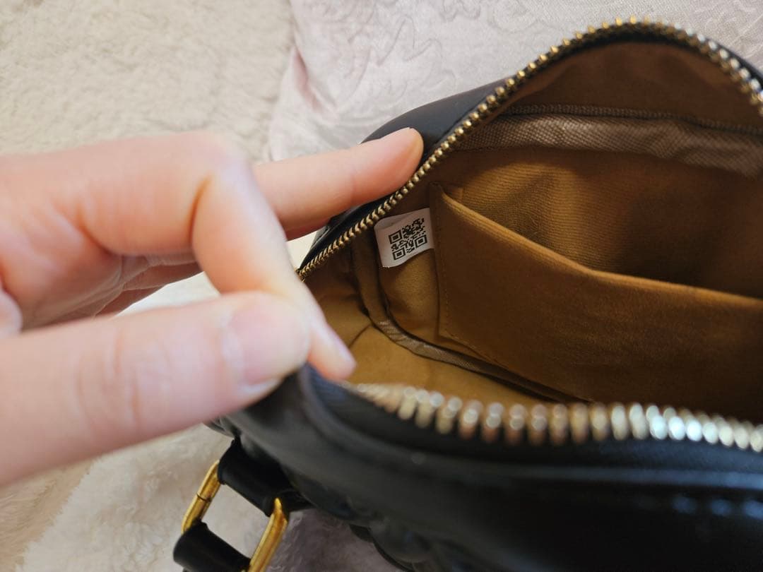 MIU MIU ブラック ショルダーバッグ