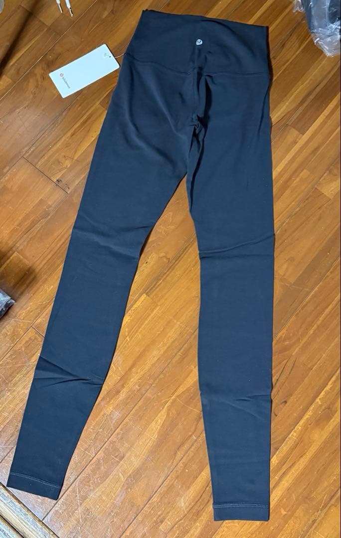 ルルレモン　新品未使用　ブラックレギンス　丈長サイズ4