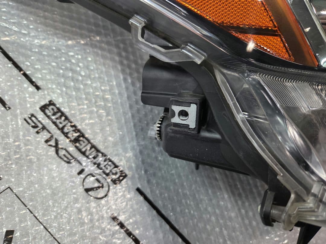 【美品】　トヨタ　50系プリウス　50系後期　右ヘッドライト