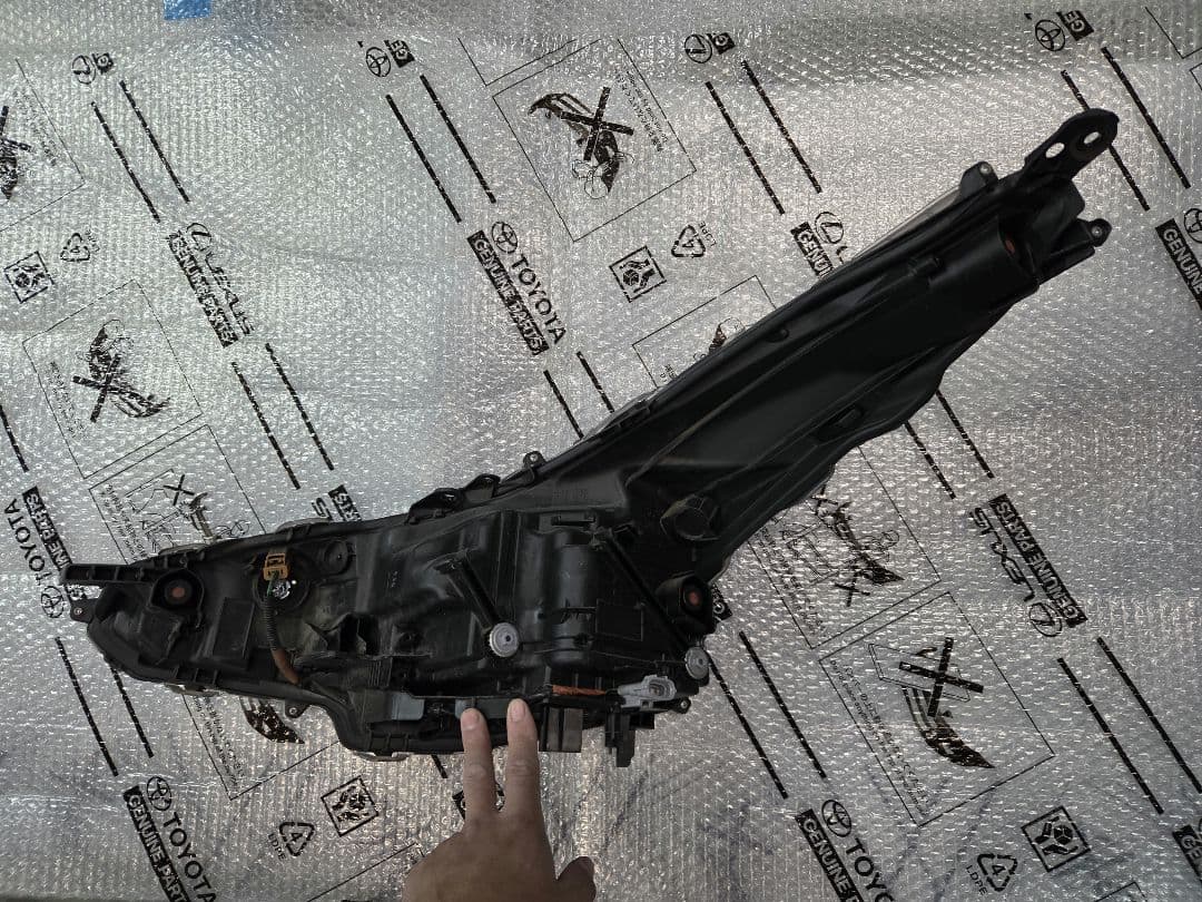 【美品】　トヨタ　50系プリウス　50系後期　右ヘッドライト