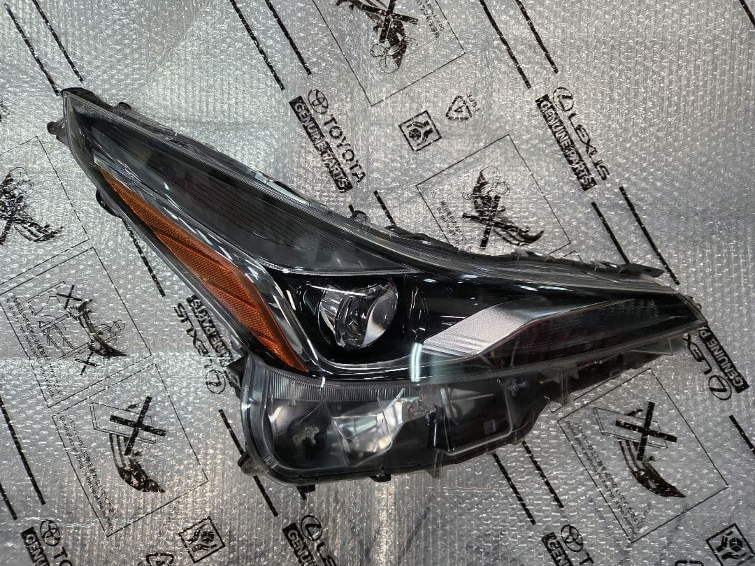 【美品】　トヨタ　50系プリウス　50系後期　右ヘッドライト