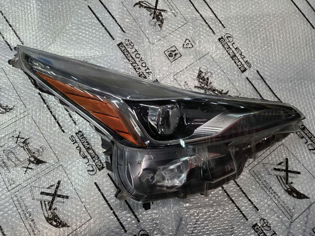 【美品】　トヨタ　50系プリウス　50系後期　右ヘッドライト