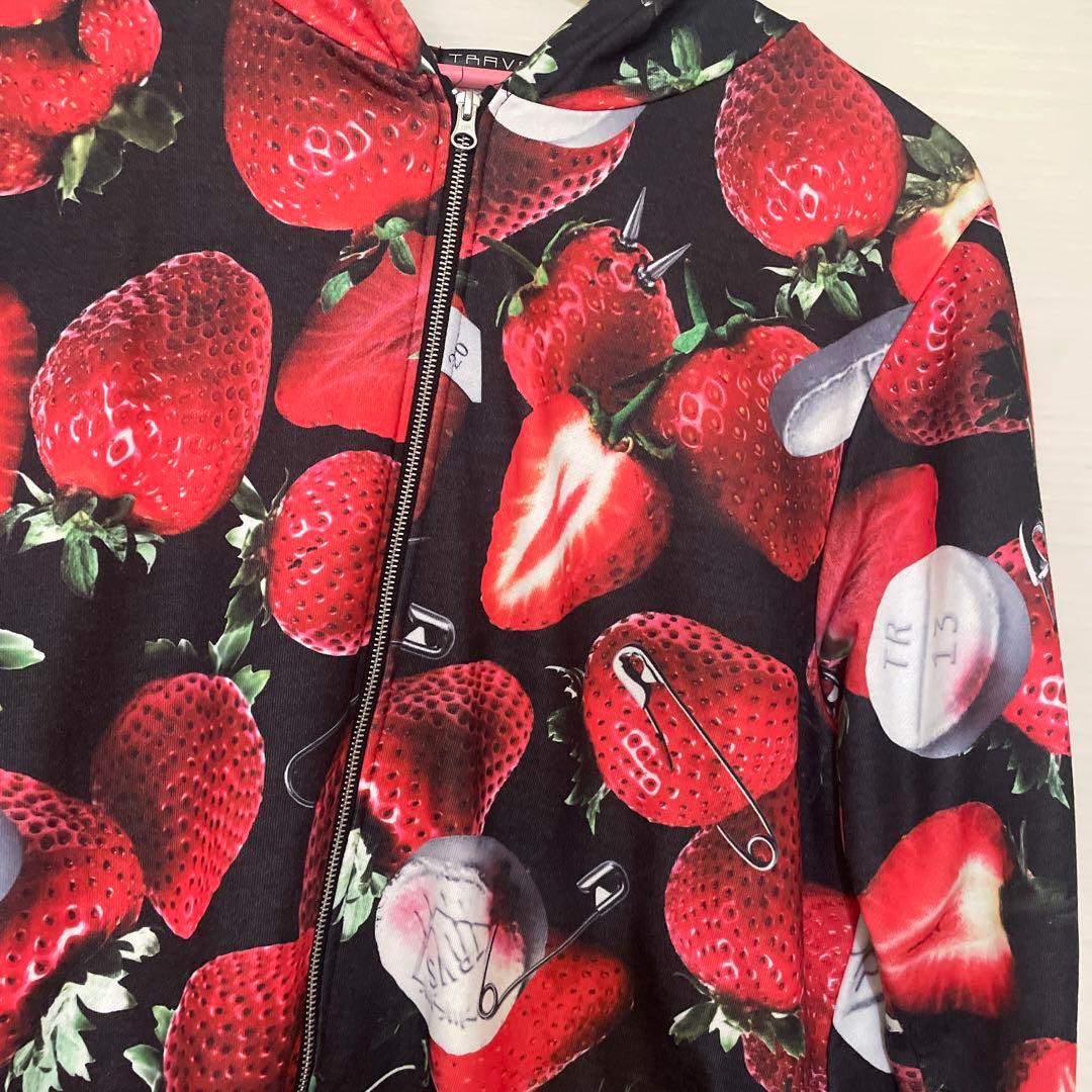 トラバストウキョウ 苺　イチゴ　総柄　プルオーバー　ビックシルエット　F