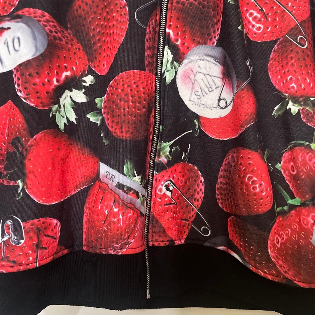 トラバストウキョウ 苺　イチゴ　総柄　プルオーバー　ビックシルエット　F