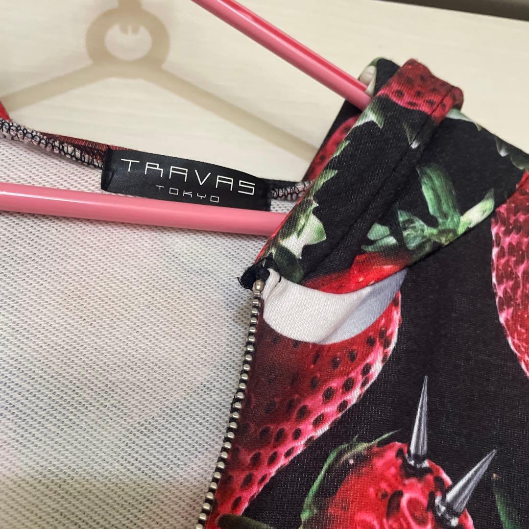 トラバストウキョウ 苺　イチゴ　総柄　プルオーバー　ビックシルエット　F