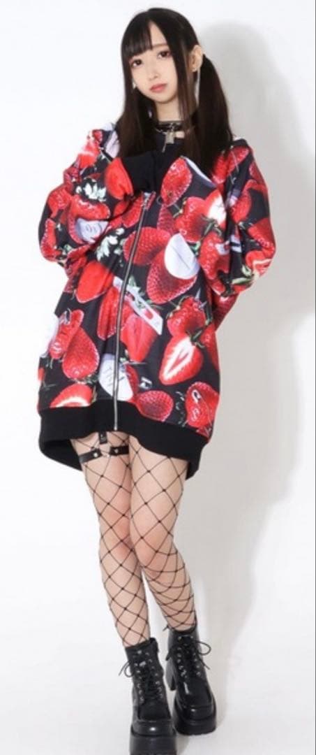 トラバストウキョウ 苺　イチゴ　総柄　プルオーバー　ビックシルエット　F