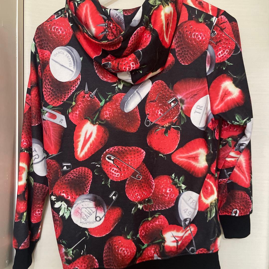 トラバストウキョウ 苺　イチゴ　総柄　プルオーバー　ビックシルエット　F