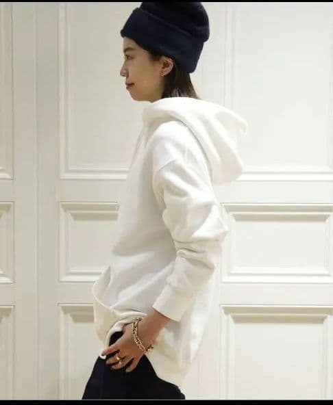 AUDREY　ホワイト フード付きパーカー　試着程度　ミューズドゥズィエムクラス