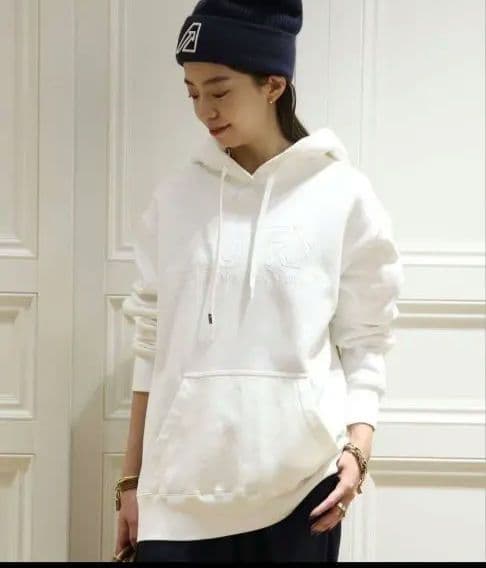 AUDREY　ホワイト フード付きパーカー　試着程度　ミューズドゥズィエムクラス