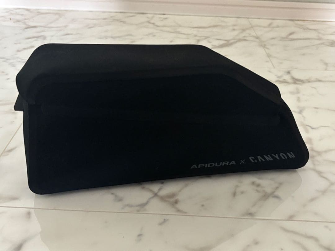 Apidura × canyon トップチューブバッグ　ボルトオン