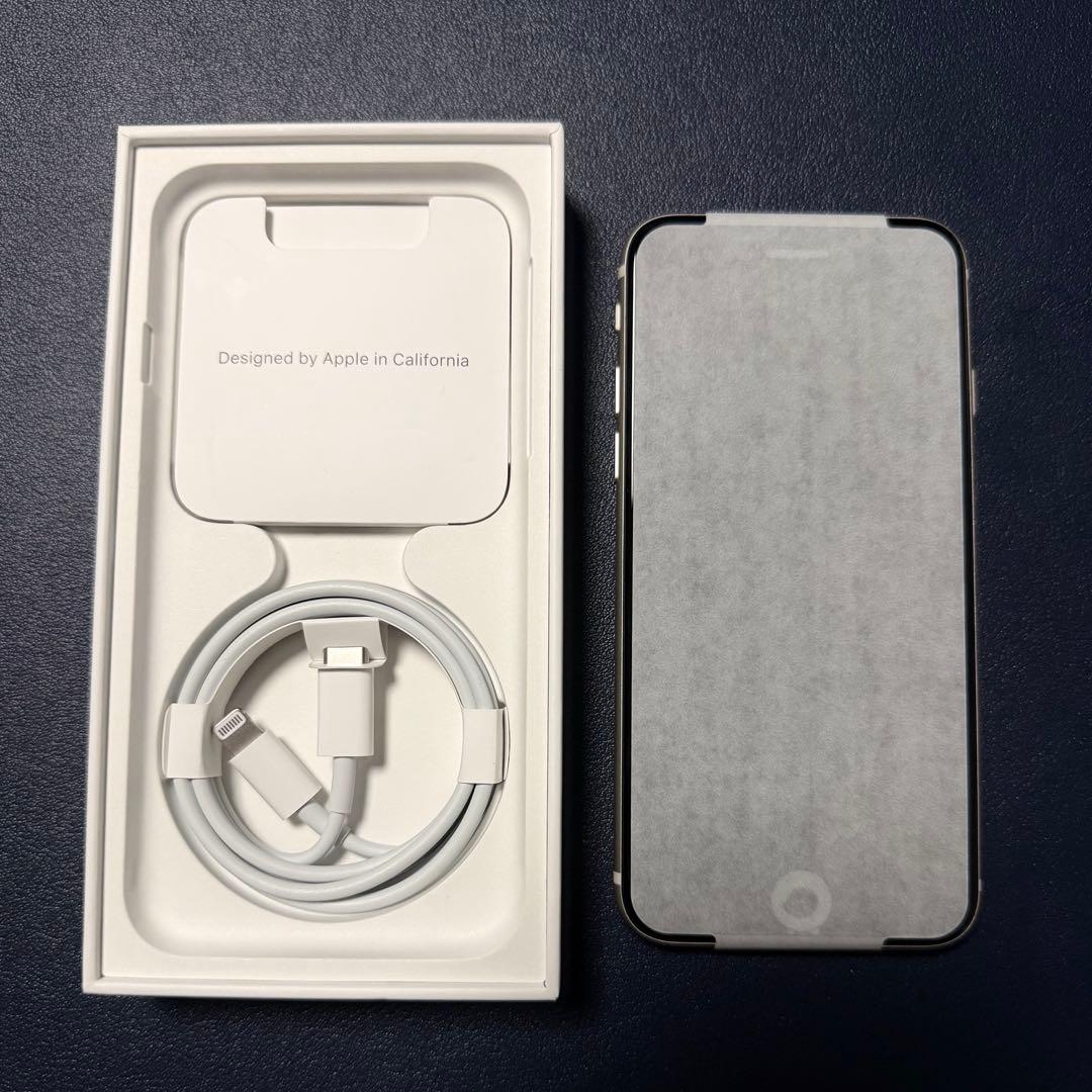 新品iPhone SE3 128GB スターライト★1月本体交換★フィルム2枚付