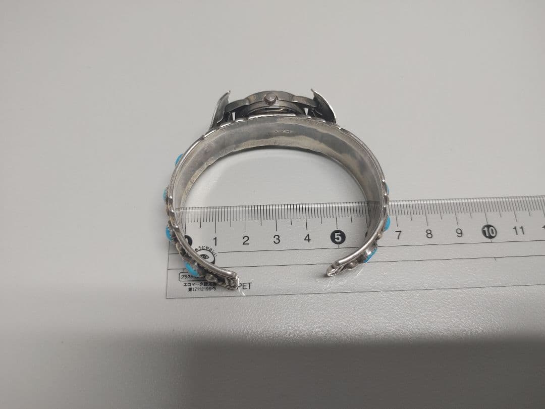 バングルの時計