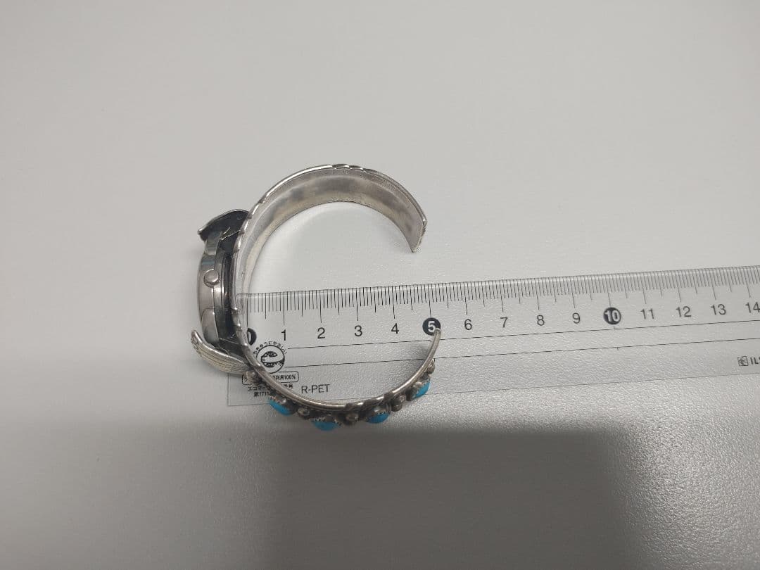 バングルの時計