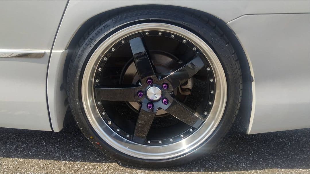 ロクサニー　グラスターファイブ21インチタイヤ付き