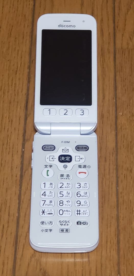 docomo らくらくホンF-01M ホワイト