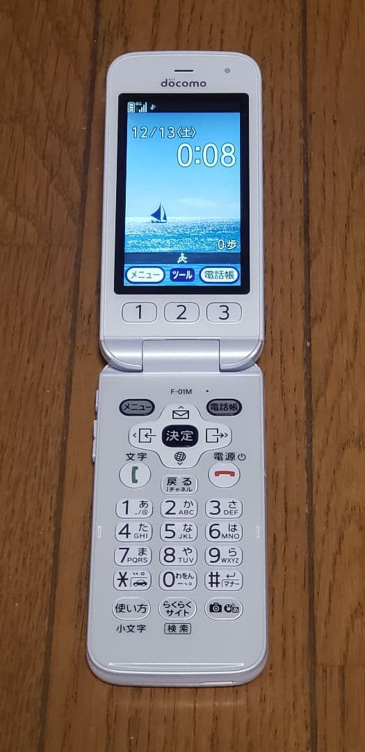 docomo らくらくホンF-01M ホワイト