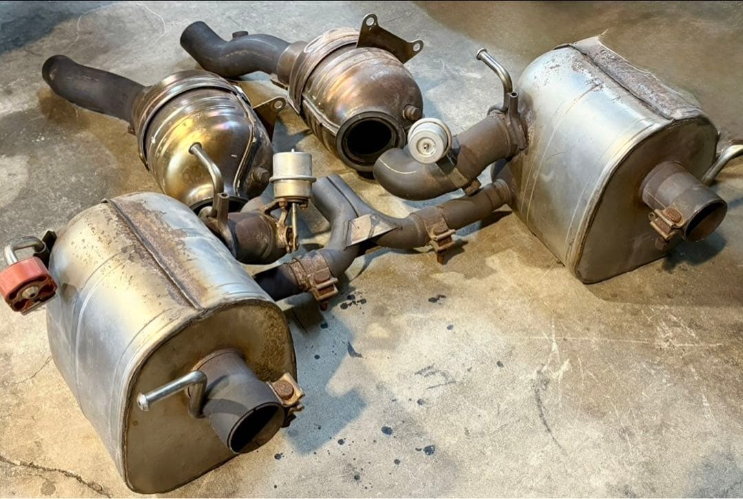 e*a様 フェラーリ458イタリア純正マフラー