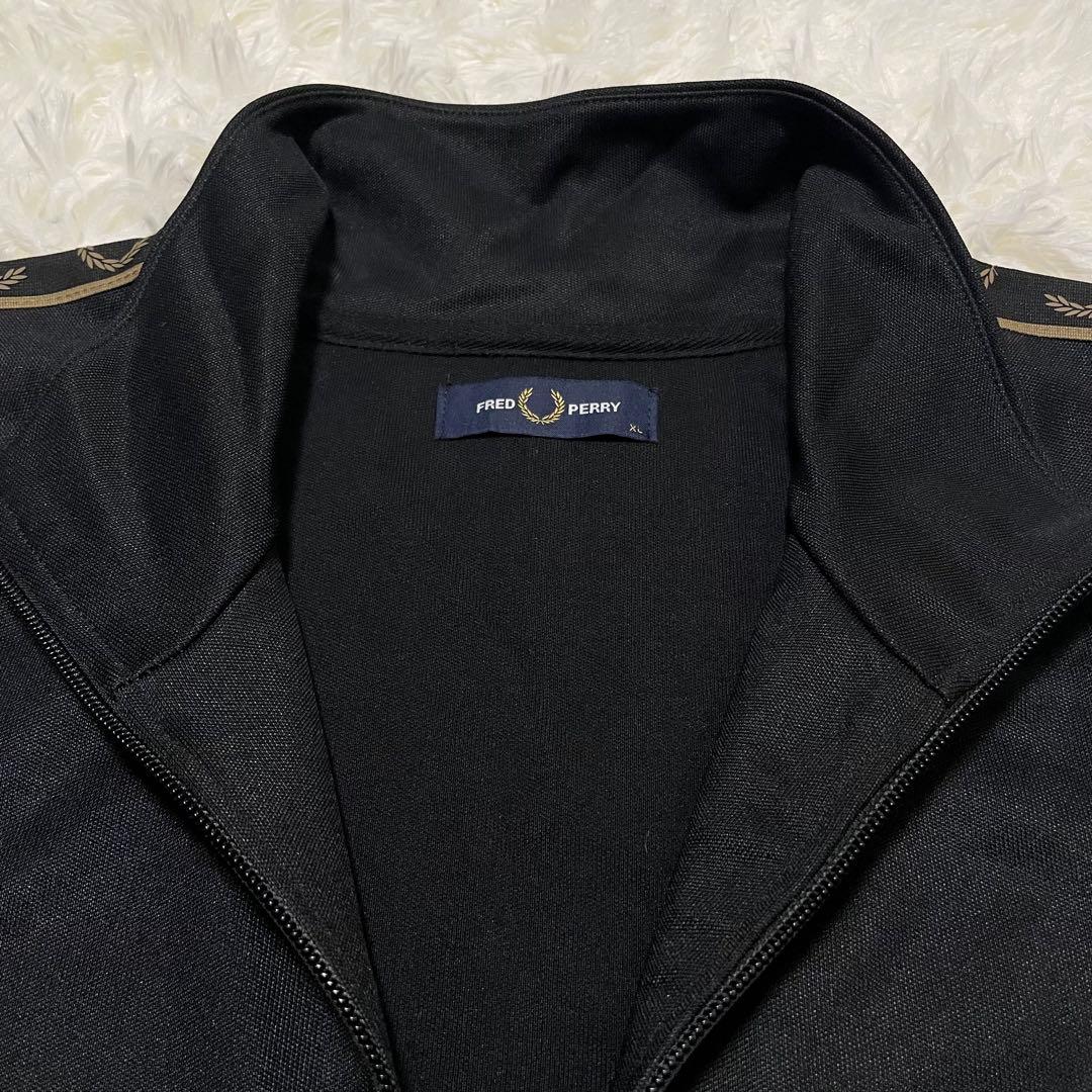 美品　FRED PERRY トラックジャケット　ジャージ　月桂樹　刺繍　黒