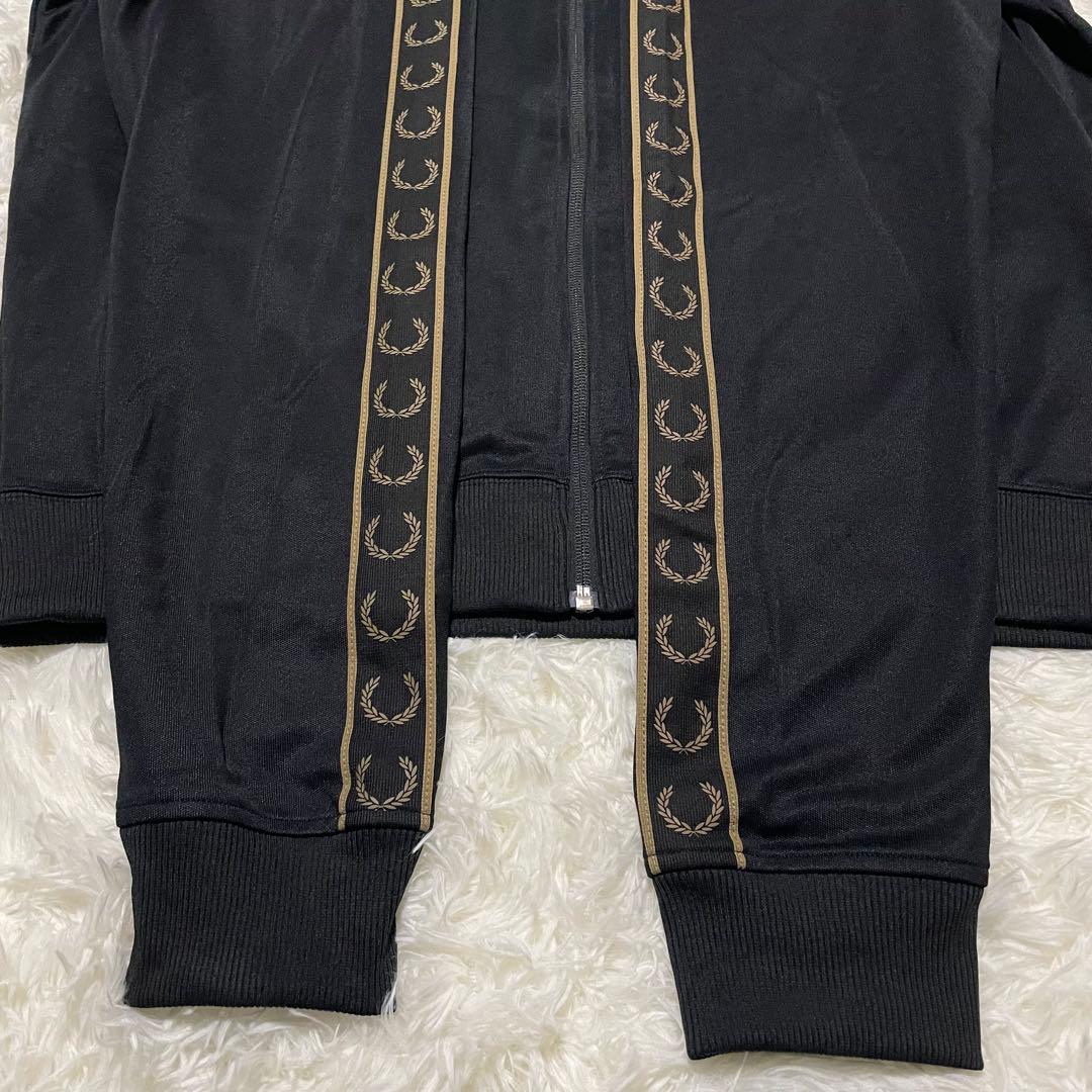 美品　FRED PERRY トラックジャケット　ジャージ　月桂樹　刺繍　黒