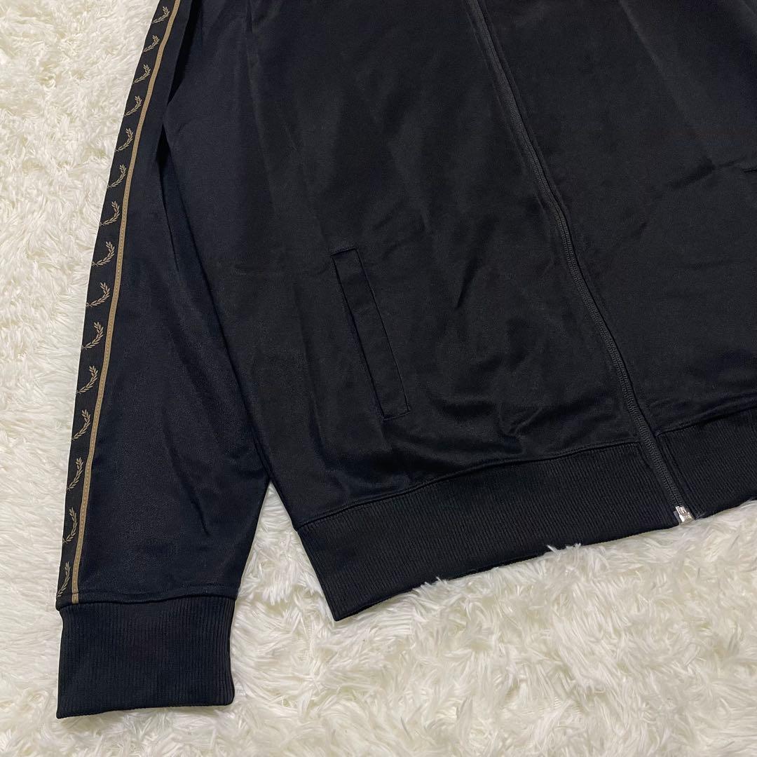 美品　FRED PERRY トラックジャケット　ジャージ　月桂樹　刺繍　黒