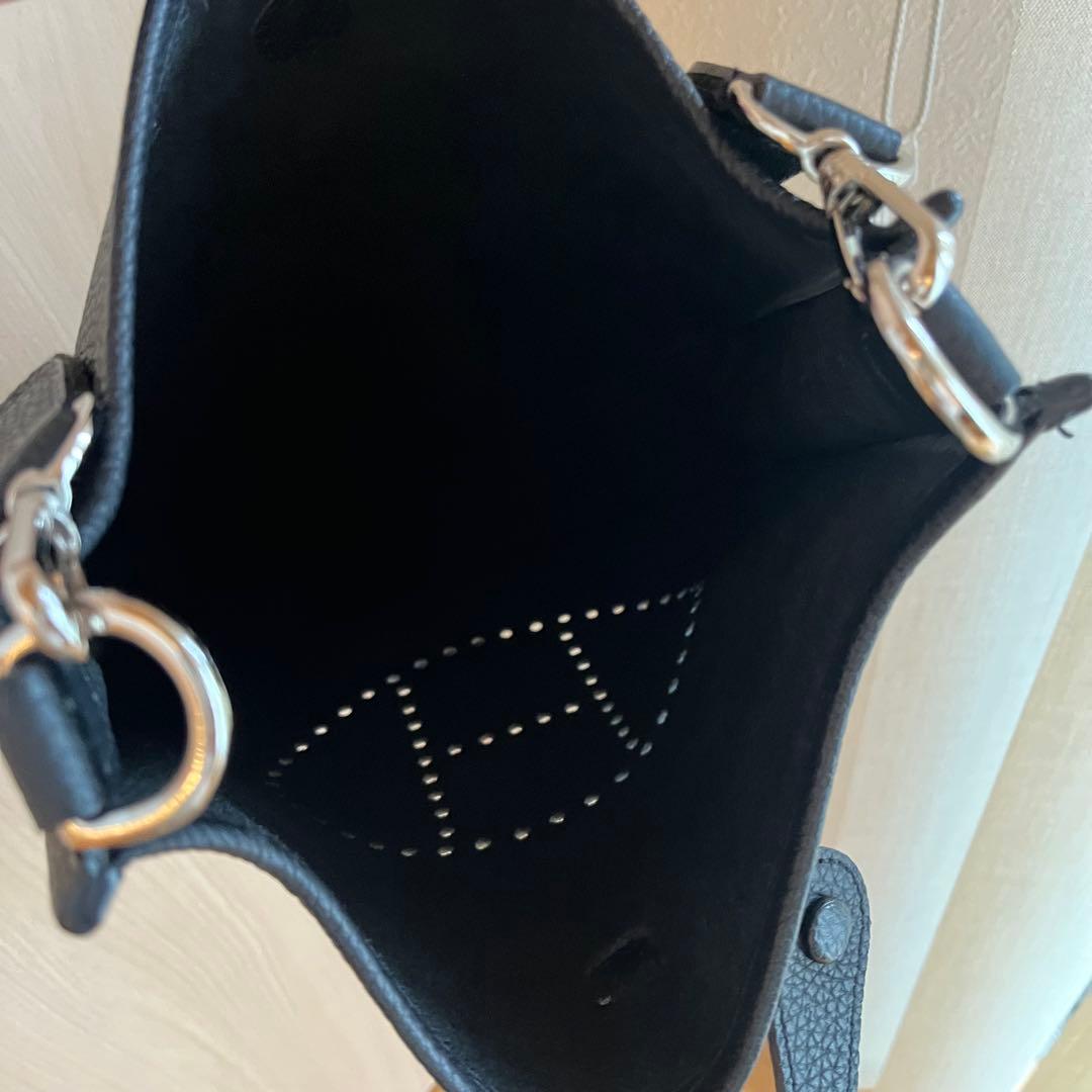 Hロゴ Hパンチング ショルダーバッグ　ノーブランド